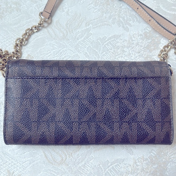Michael Kors Jet Set large wallet on a chain
MK Signature crossbody - Picture 5 of 6